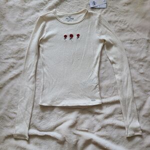 Hollister - White Long Sleeve Floral Baby Tee